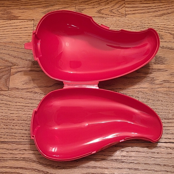 Tupperware 1 Green and 1 Red Pepper Storage Container - Picture 4 of 8